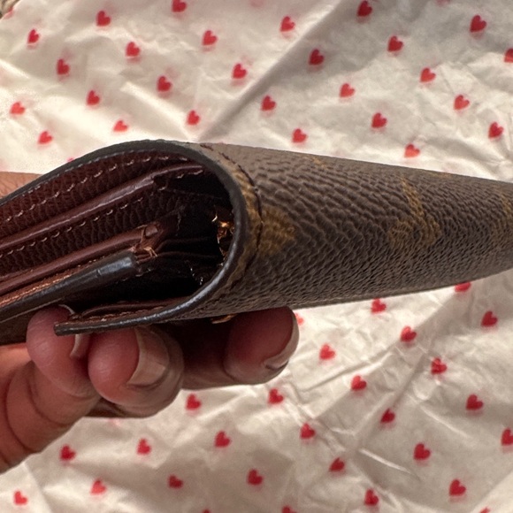 Louis Vuitton Victorine Monogram Wallet - Picture 4 of 9